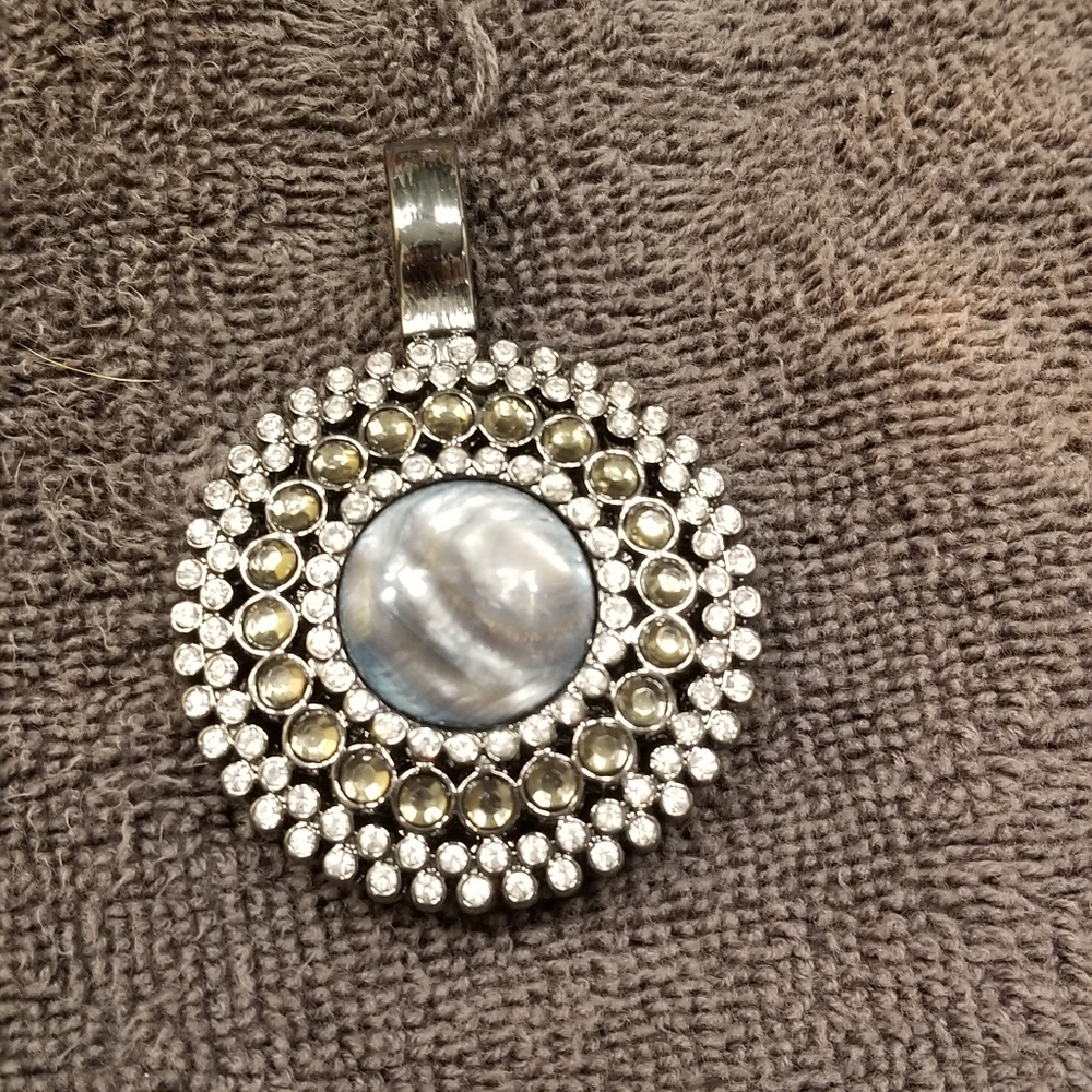 Magnetic black necklace pendant